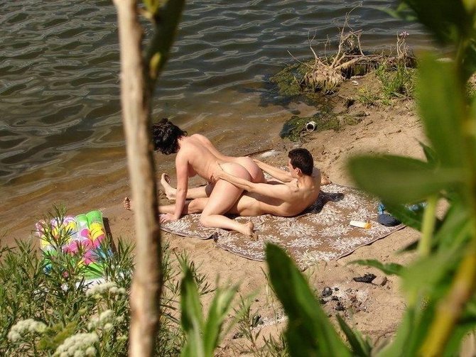 Wife Caught Fucking - Naked Couple Caught Fucking on the Beach - Nude Beach Pictures